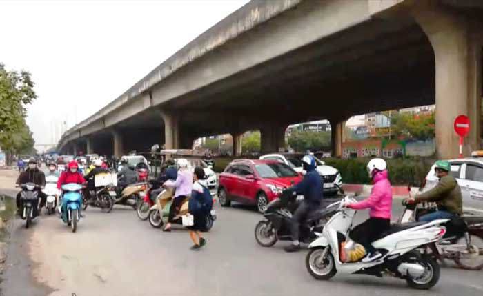 Đảm bảo trật tự giao thông trên đường Nguyễn Xiển: Thuốc đắng chưa dã được tật - Ảnh 1