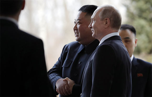 [Ảnh] Ấn tượng lần đầu gặp mặt của lãnh đạo Kim - Putin - Ảnh 3
