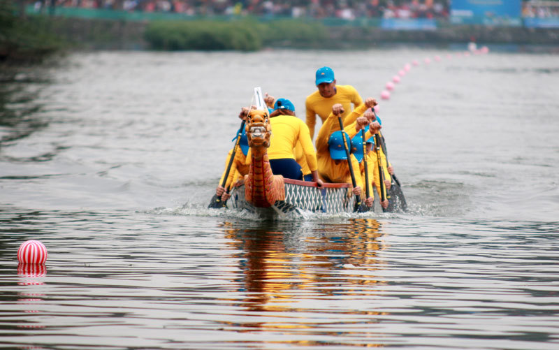 [Ảnh] Hấp dẫn với màn tranh tài tại Lễ hội Bơi chải thuyền rồng Hà Nội 2019 - Ảnh 9