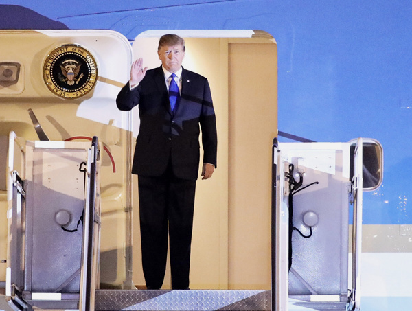 Tổng thống Hoa Kỳ Donald Trump về đến khách sạn Marriott - Ảnh 5