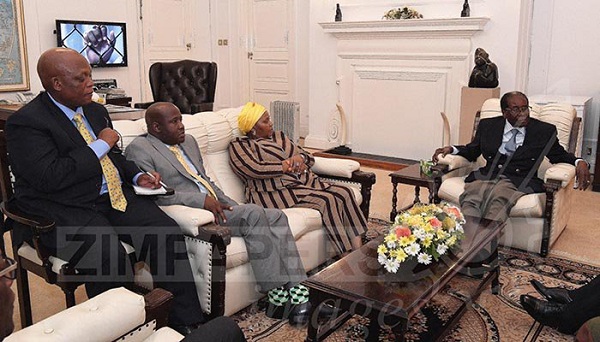 Tổng thống Zimbabwe lần đầu xuất hiện sau thông tin bị giam lỏng tại nhà - Ảnh 3