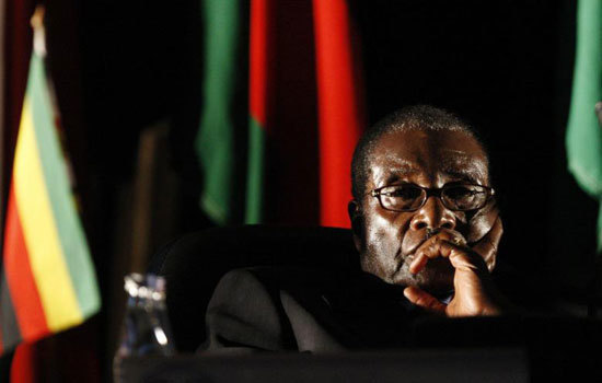 Cựu Tổng thống Robert Mugabe được miễn trừ truy tố, đảm bảo an toàn tại Zimbabwe - Ảnh 1