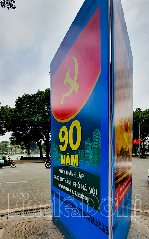 [Ảnh] Hà Nội trang hoàng cờ hoa chào mừng kỷ niệm 90 năm thành lập Đảng bộ Thành phố - Ảnh 8