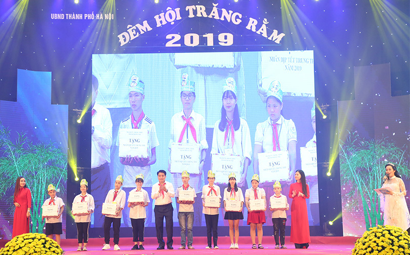 1.000 trẻ em Hà Nội vui “Đêm hội Trăng rằm năm 2019” - Ảnh 1