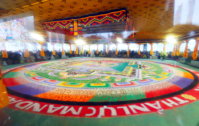 Kỷ lục Việt Nam được trao cho tranh Mandala Phật Quan Âm bằng ngọc đá quý lớn nhất - Ảnh 18