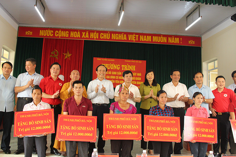 Đoàn công tác TP Hà Nội thăm, làm việc tại tỉnh Tuyên Quang - Ảnh 3