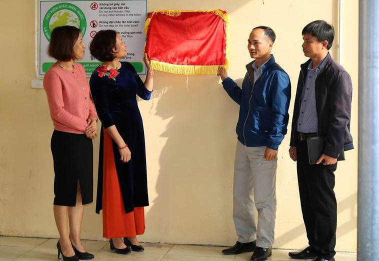Trường THCS Nghĩa Tân bàn giao công trình “Nhà vệ sinh thân thiện” tặng trường THCS Chu Minh, huyện Ba Vì - Ảnh 1