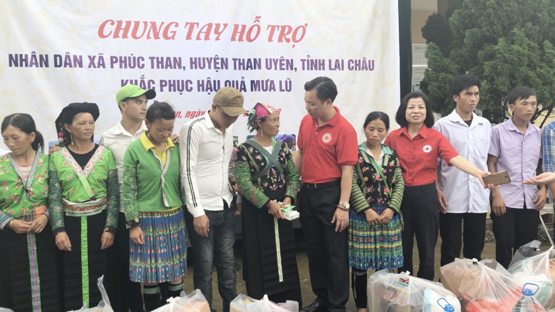 Hội Chữ thập đỏ Hà Nội hỗ trợ người dân vùng lũ Lai Châu - Ảnh 2