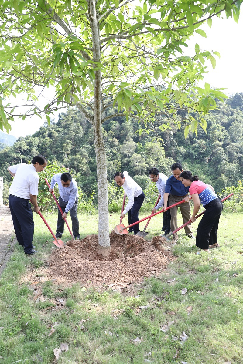 Cơ quan Văn phòng Đoàn Đại biểu Quốc hội và HĐND TP Hà Nội: Học tập và làm theo Bác - Ảnh 2