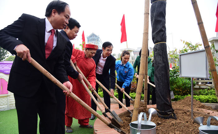Phó Bí thư Thành ủy Đào Đức Toàn tham gia Tết trồng cây tại Thanh Oai - Ảnh 1