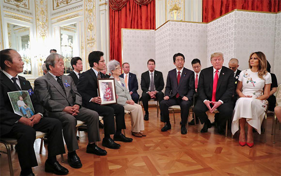 Tại Nhật: Ông Trump cứng rắn thương mại, "mềm lòng" vấn đề bắt cóc - Ảnh 1
