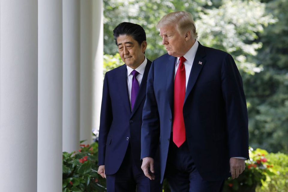 Sau Trung Quốc, Nhật Bản thành mục tiêu "tấn công thương mại" mới của Mỹ - Ảnh 1