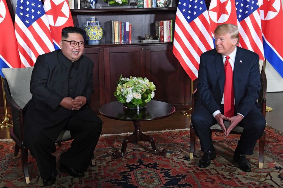 "Soi" ngôn ngữ cơ thể của Tổng thống Trump và ông Kim Jong-un trong hội nghị thượng đỉnh - Ảnh 2