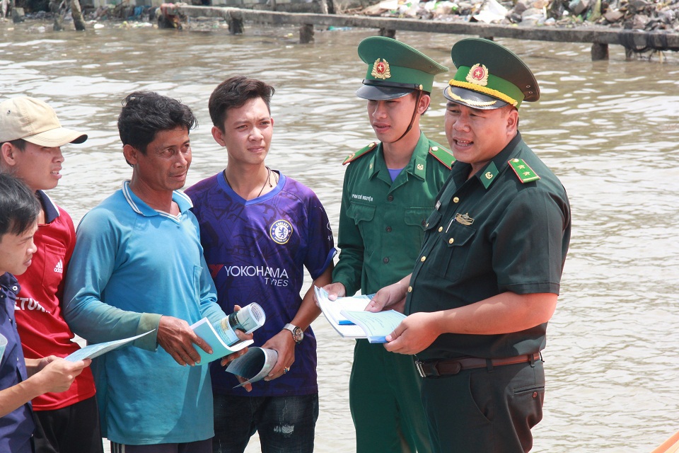 Đồn Biên phòng Khánh Hội “định vị“ tàu cá nhằm hạn chế vi phạm pháp luật trên biển - Ảnh 1