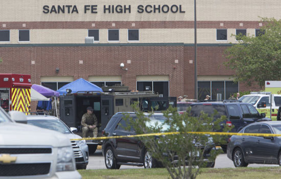 Bắt giữ nam sinh 17 tuổi xả súng giết 10 người tại trường học Mỹ - Ảnh 2