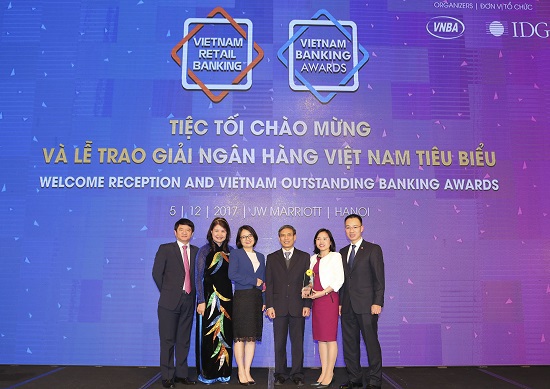 Trao giải cho 11 ngân hàng trong khuôn khổ Ngân hàng tiêu biểu Việt Nam 2017 - Ảnh 1