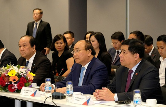 Thủ tướng đối thoại với các tập đoàn hàng đầu Singapore - Ảnh 1