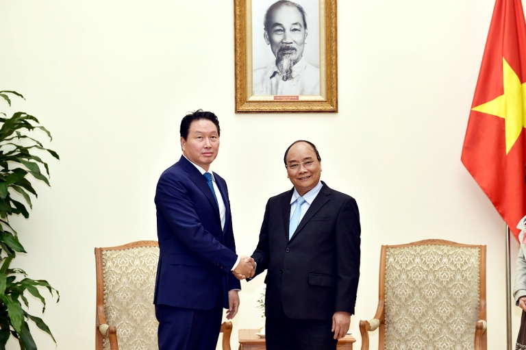 Thủ tướng Nguyễn Xuân Phúc: SK Group cần là doanh nghiệp đi đầu trong đầu tư tại Việt Nam - Ảnh 1