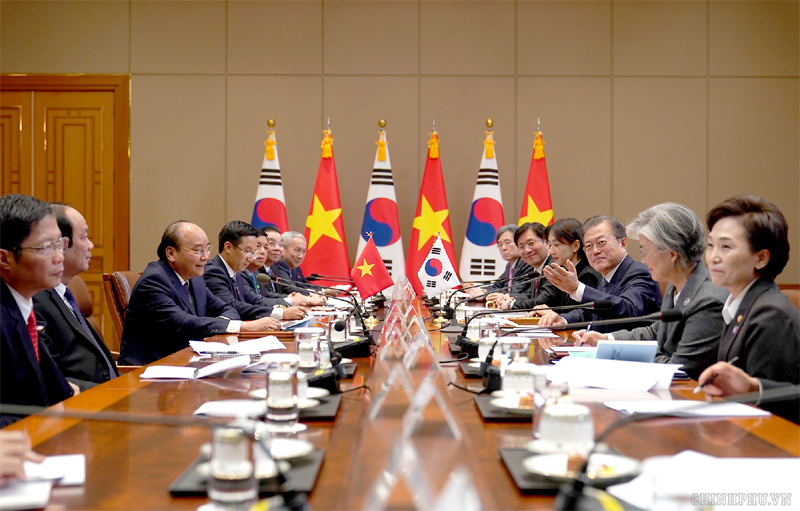 Thủ tướng Nguyễn Xuân Phúc hội đàm với Tổng thống Hàn Quốc Moon Jae-in - Ảnh 2