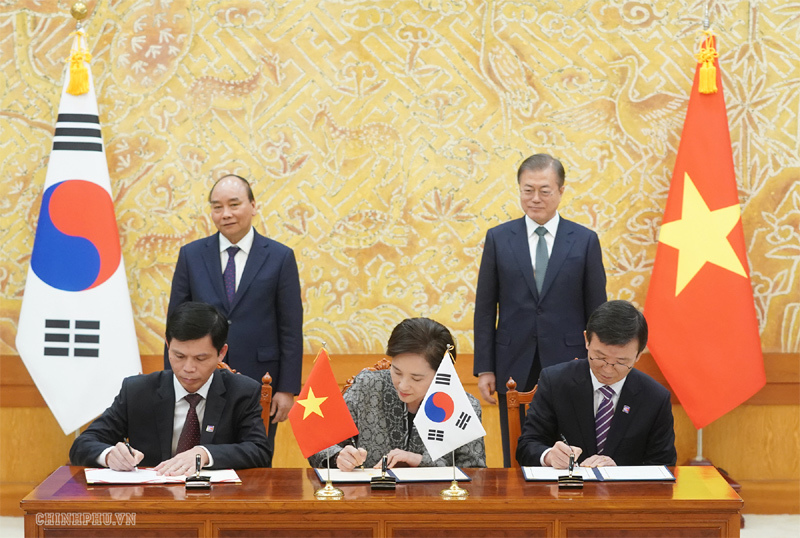 Thủ tướng Nguyễn Xuân Phúc hội đàm với Tổng thống Hàn Quốc Moon Jae-in - Ảnh 3