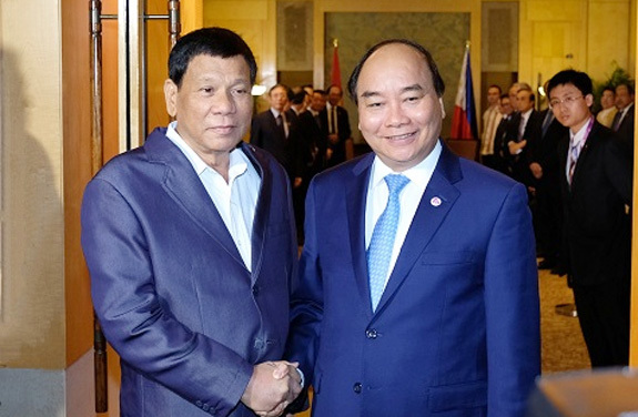 Thủ tướng Nguyễn Xuân Phúc tiếp xúc song phương Tổng thống Philippines - Ảnh 1