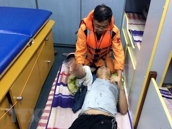 Nghệ An: Ứng cứu kịp thời một thuyền viên bị tời quấn mất bàn tay - Ảnh 1