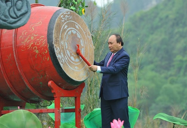 Thủ tướng Nguyễn Xuân Phúc đánh trống khai hội Tràng An - Ảnh 1