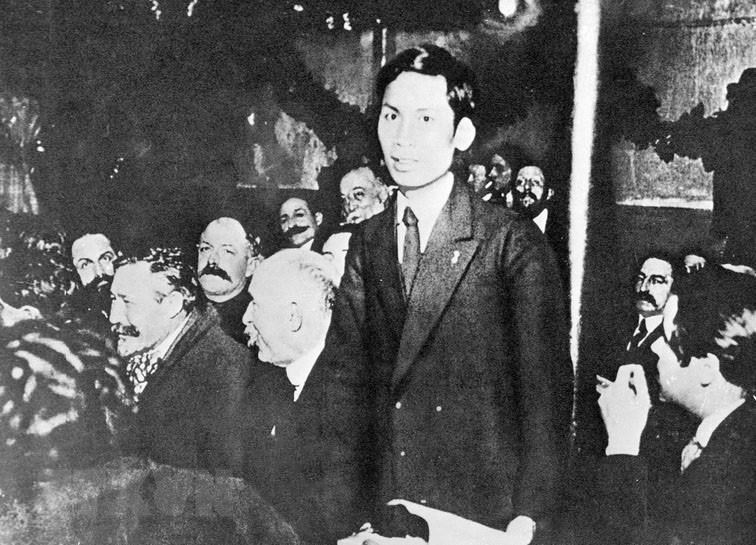 Hồ Chí Minh - Từng là người lãnh đạo của cách mạng Việt Nam và được tôn vinh là \