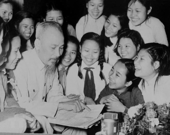 Những hình ảnh còn mãi với thời gian của Chủ tịch Hồ Chí Minh - Ảnh 8