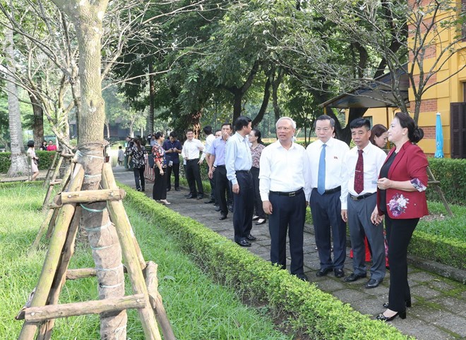 Chủ tịch Quốc hội dâng hương, tưởng niệm Chủ tịch Hồ Chí Minh ở Nhà 67 - Ảnh 5