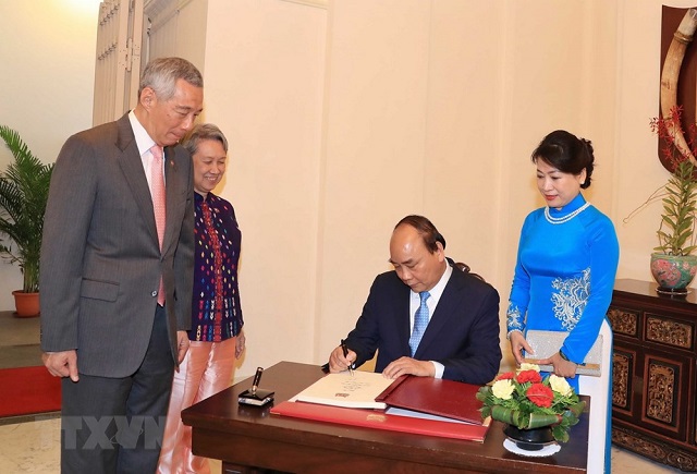 [Photo] Lễ đón chính thức Thủ tướng Nguyễn Xuân Phúc thăm Singapore - Ảnh 4