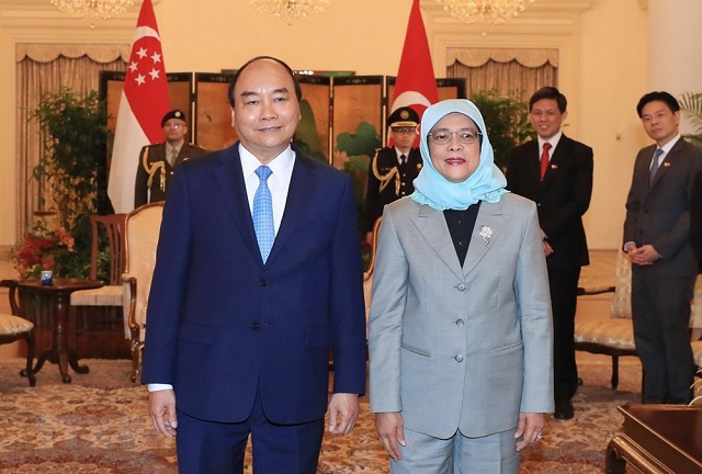 [Photo] Lễ đón chính thức Thủ tướng Nguyễn Xuân Phúc thăm Singapore - Ảnh 6