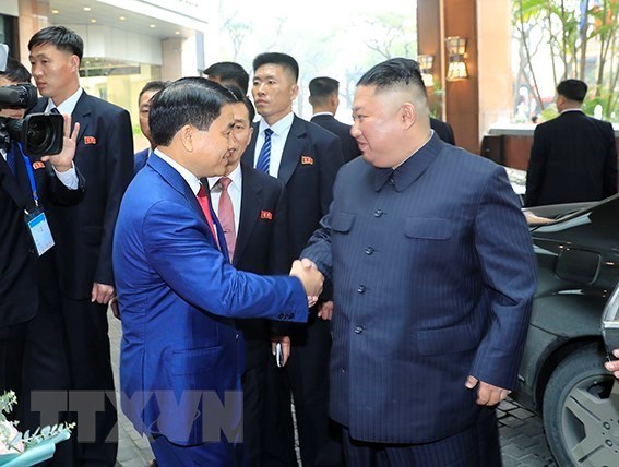 Chủ tịch Hà Nội Nguyễn Đức Chung đón Nhà lãnh đạo Kim Jong-un - Ảnh 1