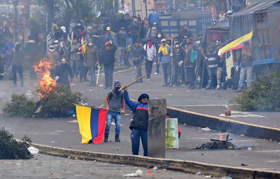 Thủ đô Ecuador chìm trong bạo loạn - Ảnh 1