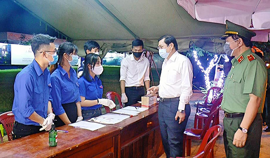 Chủ tịch UBND TP Đà Nẵng đề nghị làm tủ sách di động cho các khu cách ly - Ảnh 1