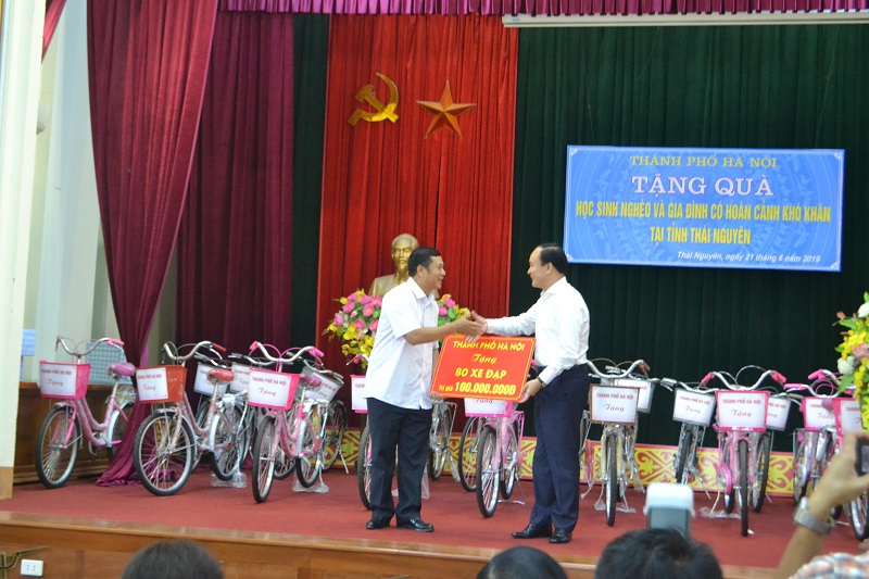 Đoàn công tác TP Hà Nội thăm, tặng quà tại tỉnh Thái Nguyên - Ảnh 2