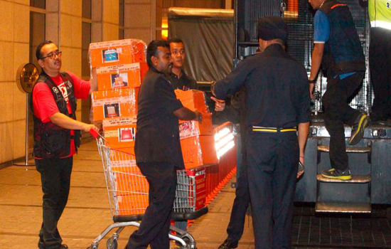 Cảnh sát Malaysia tịch thu 72 túi tiền mặt, trang sức tại nhà ông Najib Razak - Ảnh 2
