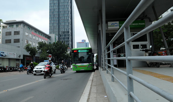 Hà Nội: Cắt bỏ những tuyến buýt kém hiệu quả - Ảnh 1