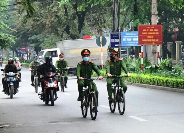 Chùm ảnh: Quận Thanh Xuân tuyên truyền, xử phạt các trường hợp vi phạm phòng dịch Covid-19 - Ảnh 5