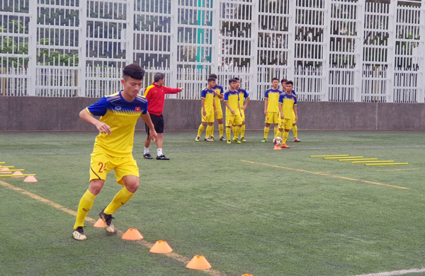 U18 Việt Nam sẵn sàng cho trận ra quân gặp U18 Singapore - Ảnh 1