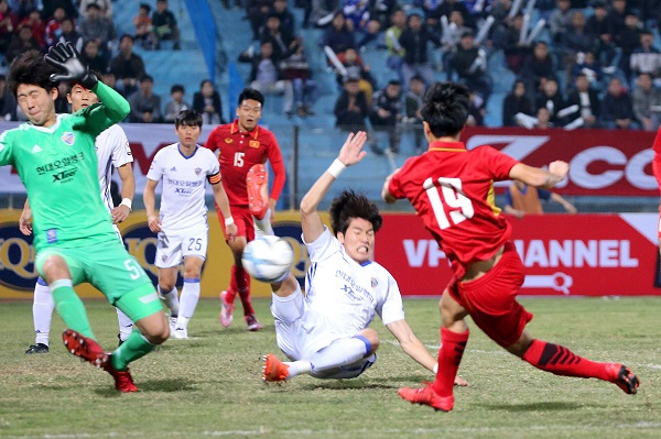 U23 Việt Nam 2-3 Ulsan Hyundai FC: Thêm một cữ dượt rất hiệu quả - Ảnh 2