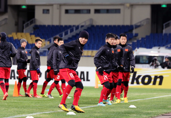 ĐT U23 Việt Nam làm quen với mặt sân thi đấu trận gặp U23 Hàn Quốc - Ảnh 1