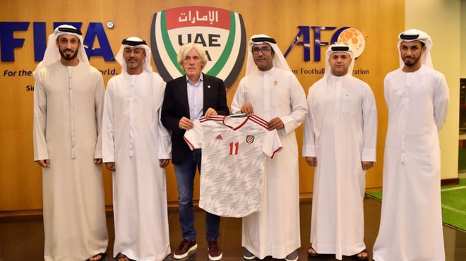 Liên đoàn bóng đá UAE sa thải HLV dù chưa dẫn dắt trận đấu nào - Ảnh 1
