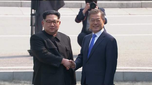 [Video] Khoảnh khắc lịch sử: Ông Kim Jong-un bước qua biên giới DMZ đến Hàn Quốc - Ảnh 2