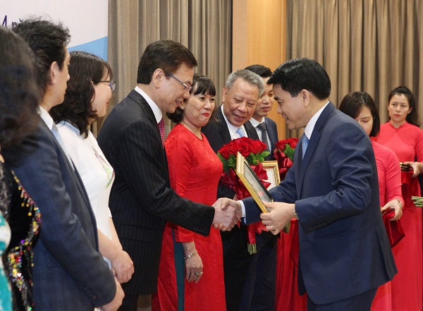 Trao tặng kỷ niệm chương “Vì sự nghiệp UNESCO Việt Nam” - Ảnh 2