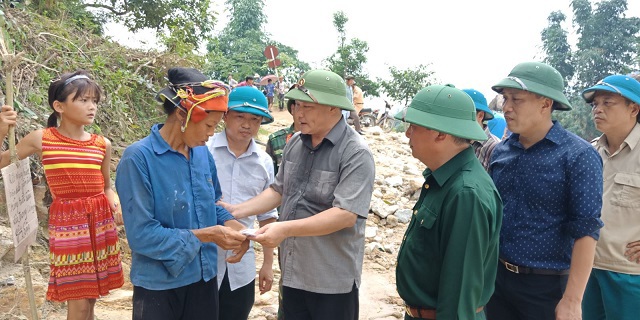 400 triệu đồng hỗ trợ đồng bào vùng lũ tỉnh Hà Giang - Ảnh 1