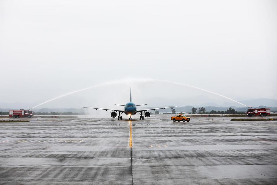 “Cơn mưa” ưu đãi cho khách hàng bay chặng Vân Đồn - Đà Nẵng - Ảnh 1