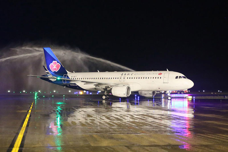 Cảng hàng không quốc tế Vân Đồn đón chuyến bay đầu tiên từ Hồ Nam, Trung Quốc - Ảnh 1