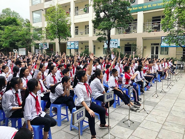 Hàng ngàn học sinh tìm hiểu về bạo lực gia đình - Ảnh 2