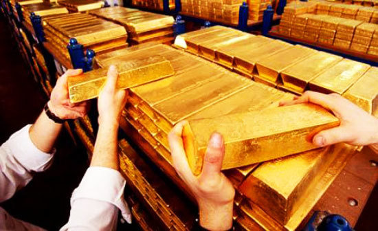 Giá vàng lao dốc khủng, vàng thế giới mất gần 60 USD/oz chỉ sau 1 phiên - Ảnh 1